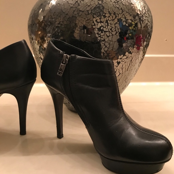 Tory Burch - Picture 3 of 3